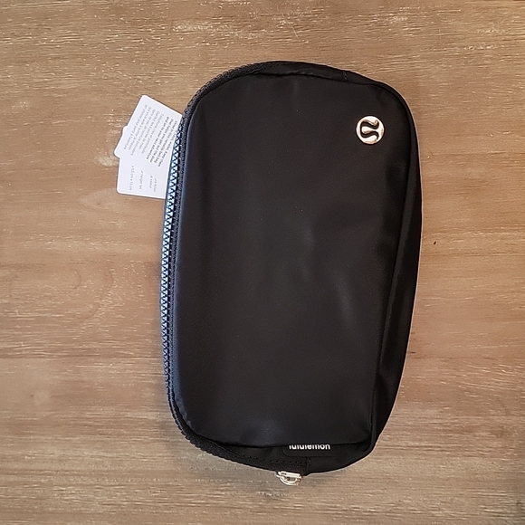 Bags Nwt Lululemon Everywhere Belt Bag Fanny Pack Black And Gold 1l Poshmark